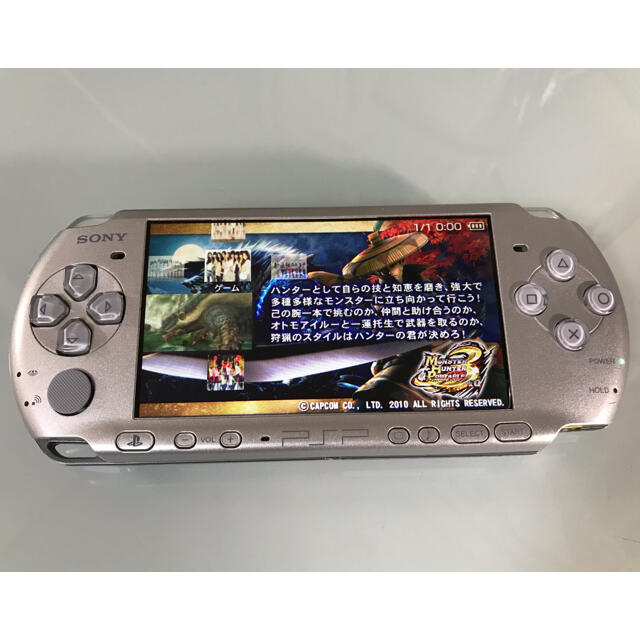 PlayStation Portable(プレイステーションポータブル)のPSP-3000  ミスティックシルバー エンタメ/ホビーのゲームソフト/ゲーム機本体(携帯用ゲーム機本体)の商品写真