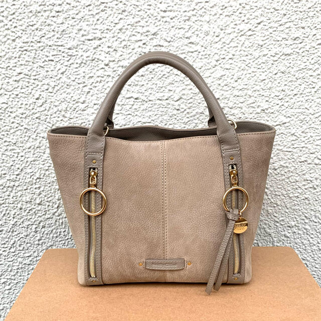 Chloe(クロエ)のクロエ ハンドバッグ シルキースエード 正規品 グレージュ レディースのバッグ(ハンドバッグ)の商品写真