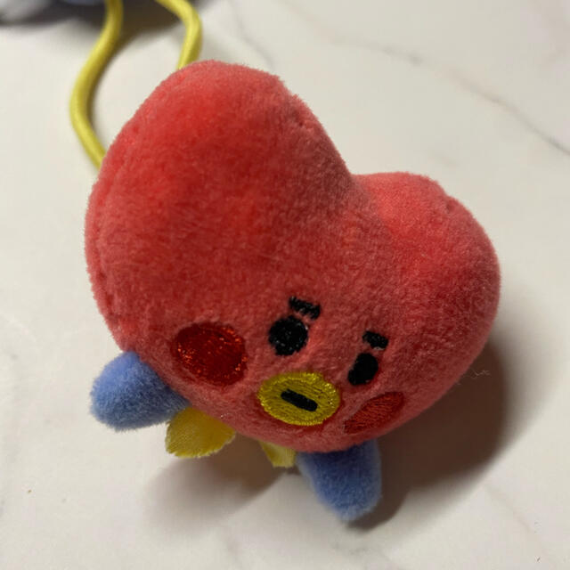 防弾少年団(BTS)(ボウダンショウネンダン)のBT21 TATA ヘアゴム ハンドメイドのアクセサリー(ヘアアクセサリー)の商品写真