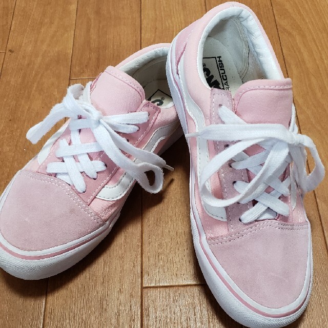 VANS(ヴァンズ)のvans PINKスニーカー23cm レディースの靴/シューズ(スニーカー)の商品写真