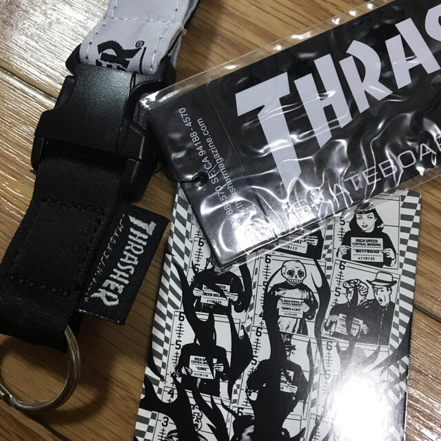 THRASHER(スラッシャー)のTHRASHER スラッシャー　ネックストラップ　ステッカー付き スマホ/家電/カメラのスマホアクセサリー(ネックストラップ)の商品写真