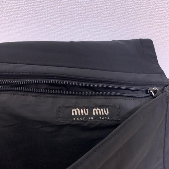 miumiu(ミュウミュウ)の【タマちゃん様専用】miumiu   ボディバッグ  黒 メンズのバッグ(ボディーバッグ)の商品写真