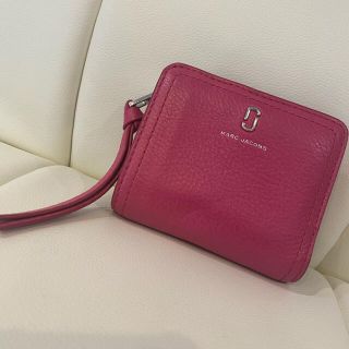 マークジェイコブス(MARC JACOBS)の出品は７月のみ　マークジェイコブス　財布　二つ折り　ピンク　(財布)