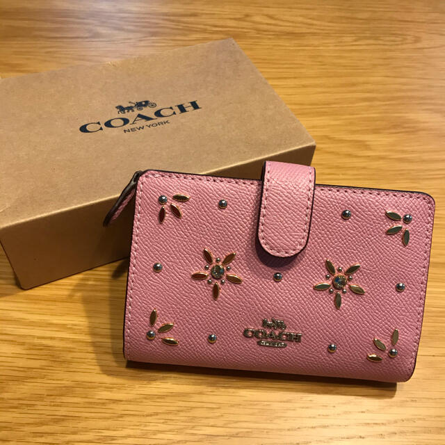 Coach コーチ 財布 二つ折り ピンク の通販 By Bq S Shop コーチならラクマ Coach コーチ 財布 二つ折り ピンク の通販 By Bq S Shop コーチならラクマ