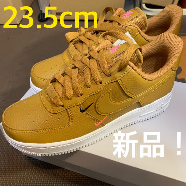 NIKE WMNS AIR FORCE 1 07 ESSENTIAL 23.5