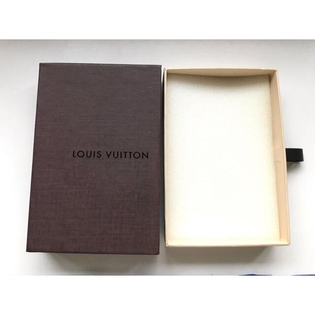 LOUIS VUITTON(ルイヴィトン)のルイヴィトン★空箱　保存袋　リボン　箱　カードケース　名刺入れ　小銭入れ レディースのバッグ(ショップ袋)の商品写真