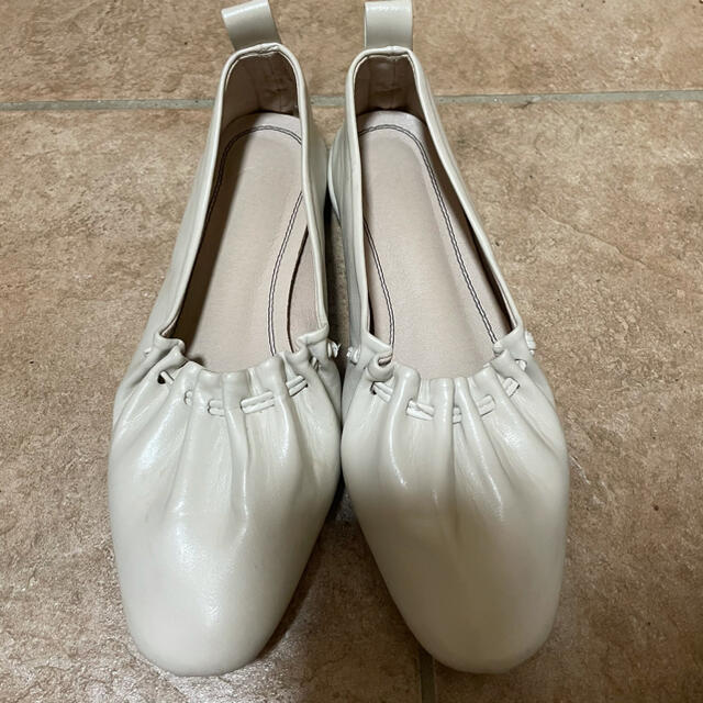 dholic(ディーホリック)のdholic ホワイト　パンプス　韓国 レディースの靴/シューズ(ハイヒール/パンプス)の商品写真
