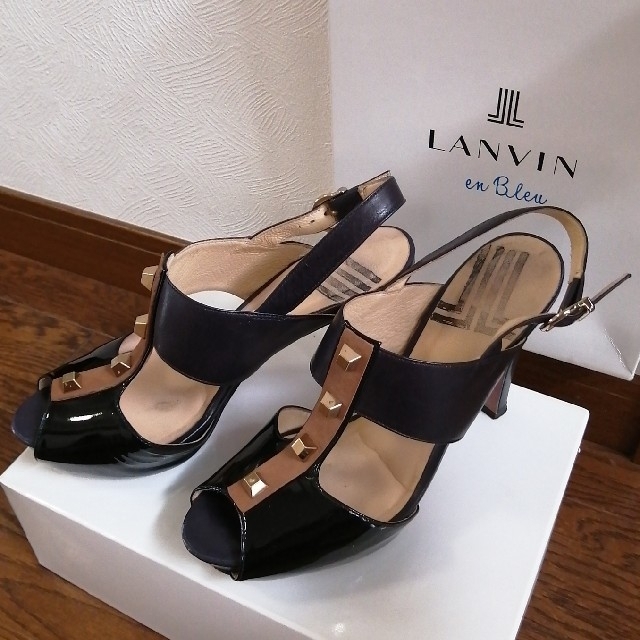 LANVIN(ランバン)のランバン　サンダル　Ｔストラップ　スタッズ レディースの靴/シューズ(サンダル)の商品写真