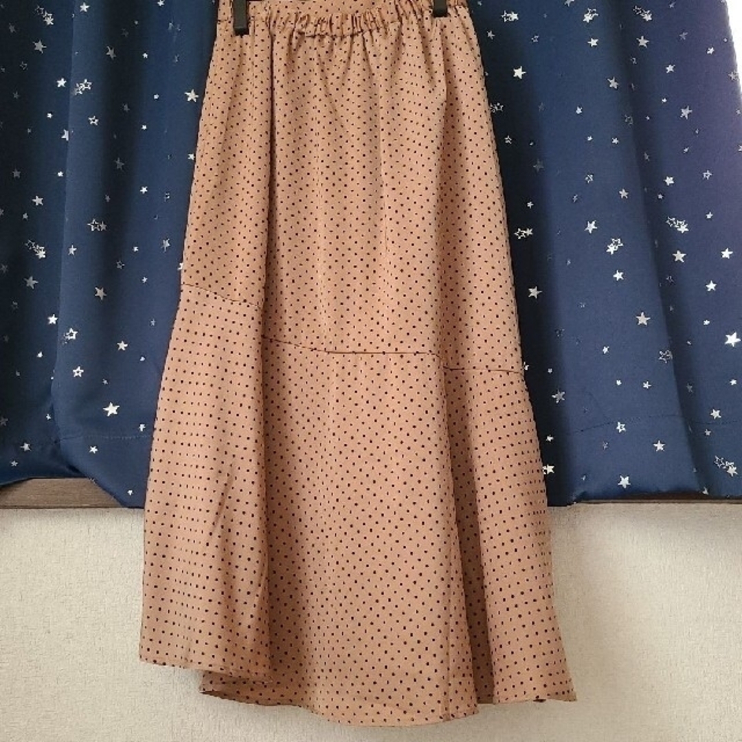 GU(ジーユー)のgu　ブラウン（ゴールド）黒ドット　ロングスカート レディースのスカート(ロングスカート)の商品写真