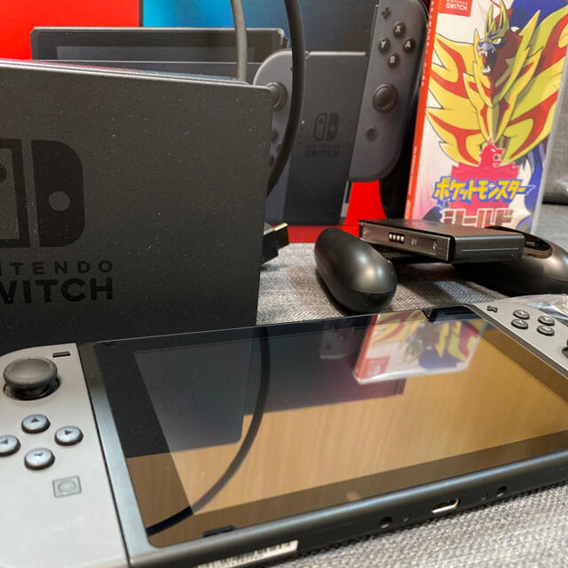 Nintendo Switch(ニンテンドースイッチ)のnintendo switch ポケモンシールド　セット エンタメ/ホビーのゲームソフト/ゲーム機本体(家庭用ゲームソフト)の商品写真