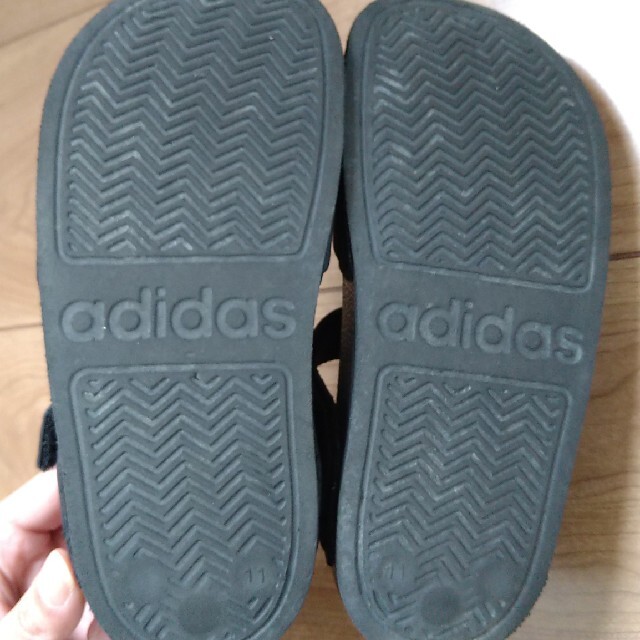 adidas(アディダス)のadidas　キッズ　サンダル　18cm キッズ/ベビー/マタニティのキッズ靴/シューズ(15cm~)(サンダル)の商品写真