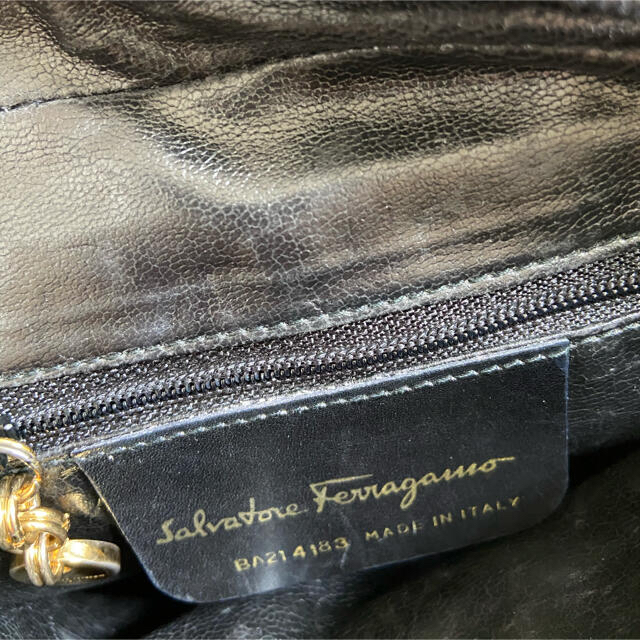 Salvatore Ferragamo(サルヴァトーレフェラガモ)のフェラガモショルダーバッグ レディースのバッグ(ショルダーバッグ)の商品写真