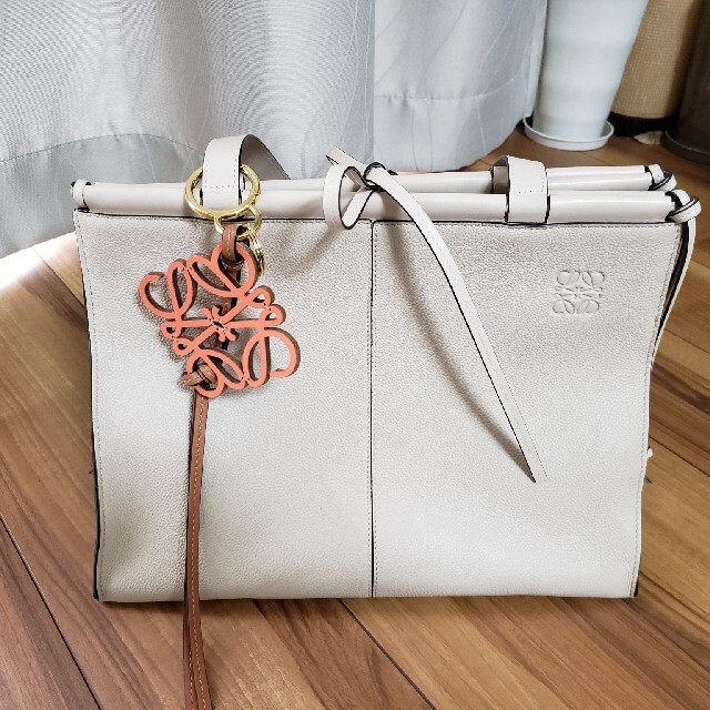 LOEWEレザークッショントート ✴美品✨✨