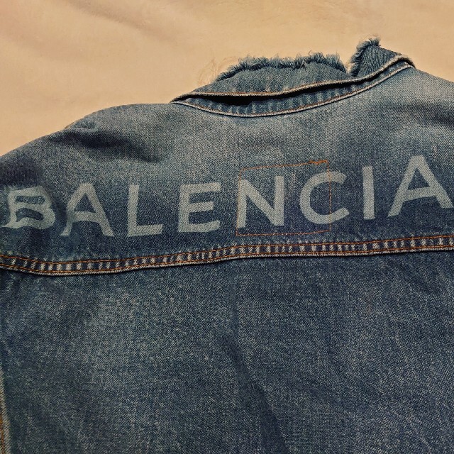 Balenciaga(バレンシアガ)の【お値下げ】バレンシアガBALENCIAGAGジャンデニムインディゴジャケット レディースのジャケット/アウター(Gジャン/デニムジャケット)の商品写真