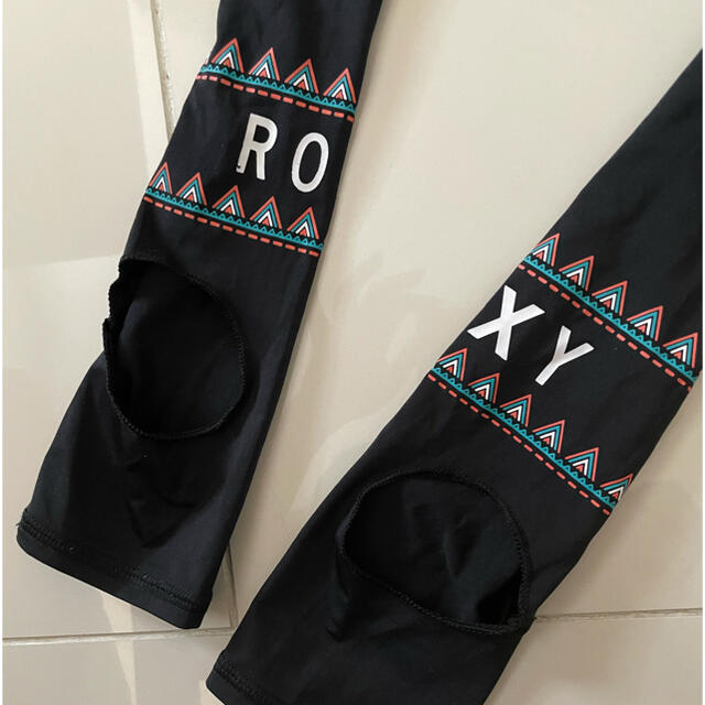 Roxy(ロキシー)のももいろ様専用　ROXY ロキシー　サーフィン　レギンス 　スパッツ10部丈　M レディースのレッグウェア(レギンス/スパッツ)の商品写真