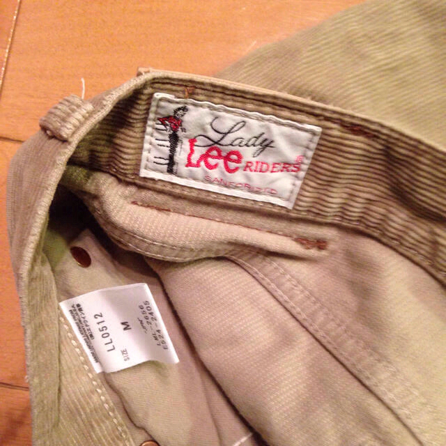 Lee(リー)のLeeベージュスボン レディースのパンツ(カジュアルパンツ)の商品写真