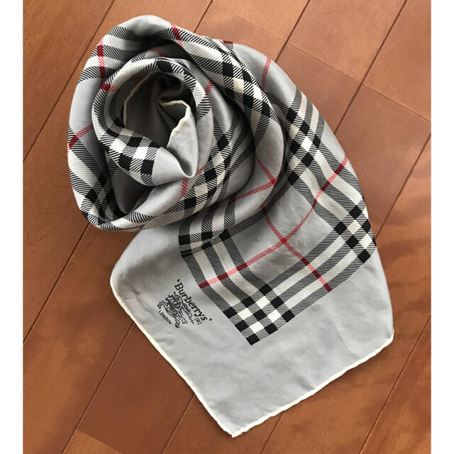 BURBERRY(バーバリー)のBurberry シルクスカーフ　グレー レディースのファッション小物(バンダナ/スカーフ)の商品写真