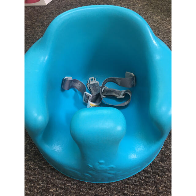 Bumbo(バンボ)の【新品・未使用】バンボ（ベルト・テーブル付き） キッズ/ベビー/マタニティのキッズ/ベビー/マタニティ その他(その他)の商品写真