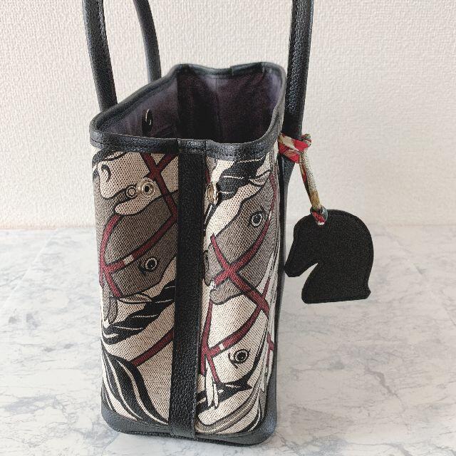 馬柄　トートバッグ　ポーチ+リボンスカーフ+チャーム 付き　ブラック　M レディースのバッグ(トートバッグ)の商品写真