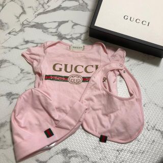 グッチ(Gucci)のGucciBaby♥ロンパース、帽子、スタイセット✨(ロンパース)