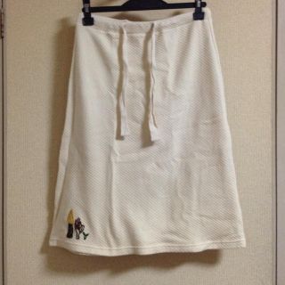 サマンサモスモス(SM2)のSM2 刺繍入りキルトスカート(ひざ丈スカート)