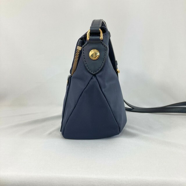 MARC JACOBS(マークジェイコブス)の【美品】　MARK JACOBS ショルダーバッグ　ナイロン　金ボタン　ネイビー レディースのバッグ(ショルダーバッグ)の商品写真