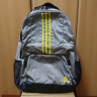 アディダス(adidas)のadidas 通学用リュック　3ポケット　サッカー　習い事◎ グレー　イエロー(バッグパック/リュック)