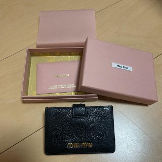 ミュウミュウ(miumiu)のMIUMIU カードケース miumiu MIUMIU定期入れ(パスケース/IDカードホルダー)