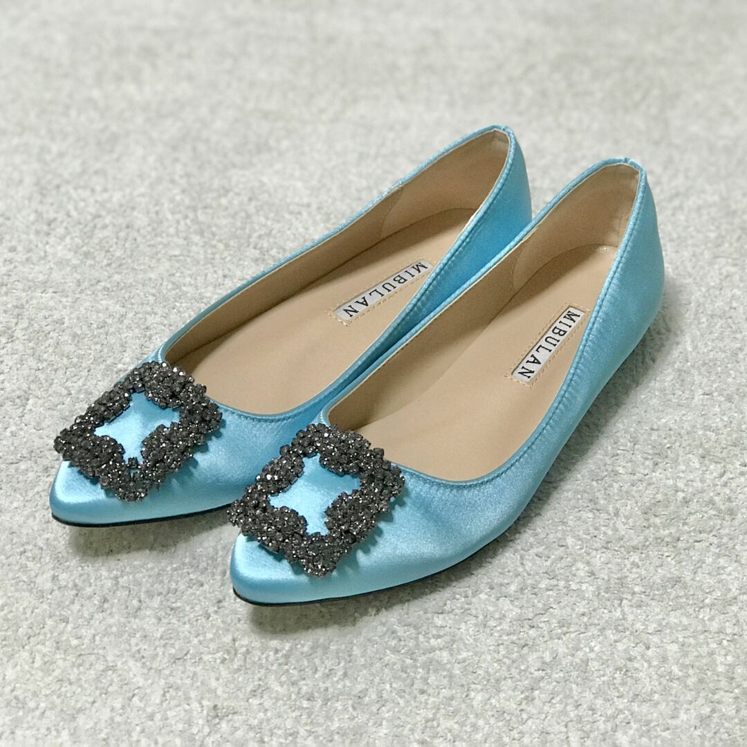 MANOLO BLAHNIK(マノロブラニク)の新品♡キラキラビジュー♡サテン パンプス♡37 水色 レディースの靴/シューズ(ハイヒール/パンプス)の商品写真