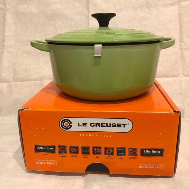 LE CREUSET(ルクルーゼ)の値下げしました！  ル・クルーゼ ココットロンド　20センチ インテリア/住まい/日用品のキッチン/食器(鍋/フライパン)の商品写真