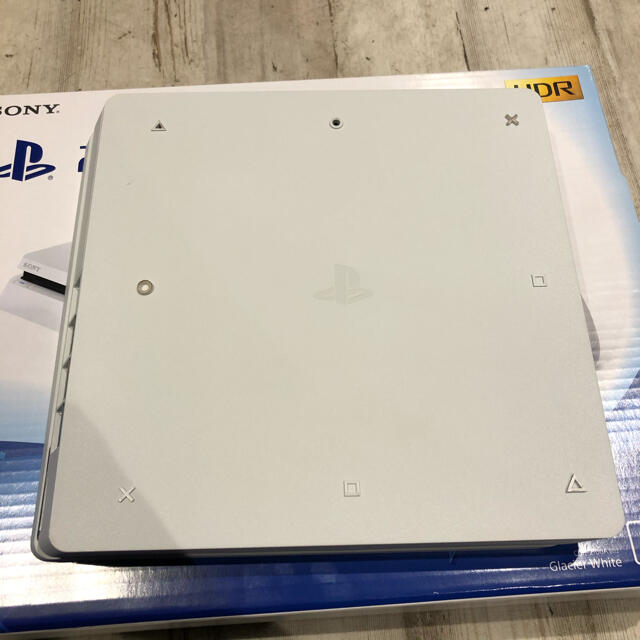 PlayStation4(プレイステーション4)のSONY PlayStation4 本体 CUH-2100AB02 エンタメ/ホビーのゲームソフト/ゲーム機本体(家庭用ゲーム機本体)の商品写真