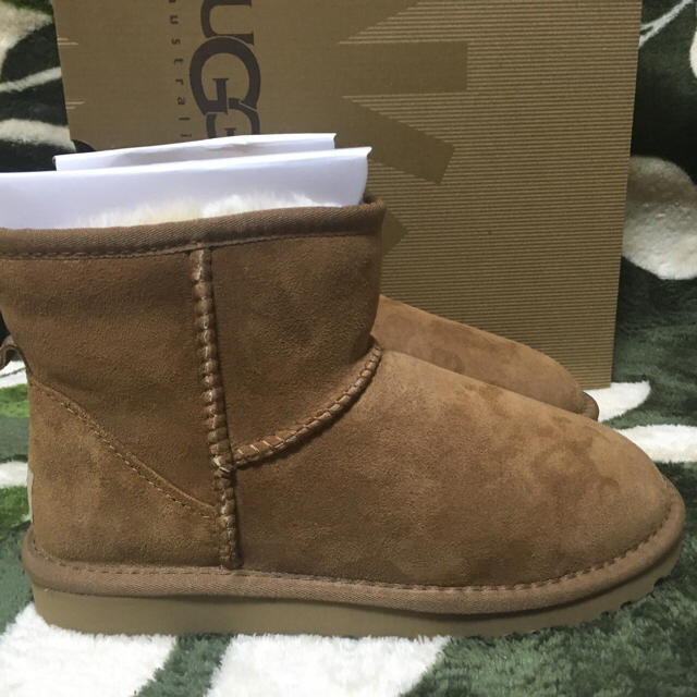 UGG(アグ)の【usahei様専用】UGG クラシックミニ チェスナット 23.0 レディースの靴/シューズ(ブーツ)の商品写真