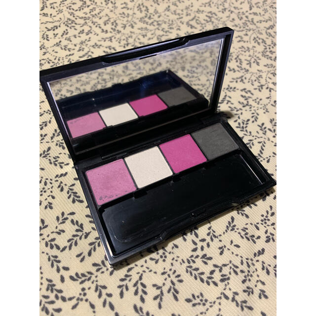 shu uemura(シュウウエムラ)のShu Umemura アイシャドウパレット コスメ/美容のベースメイク/化粧品(アイシャドウ)の商品写真