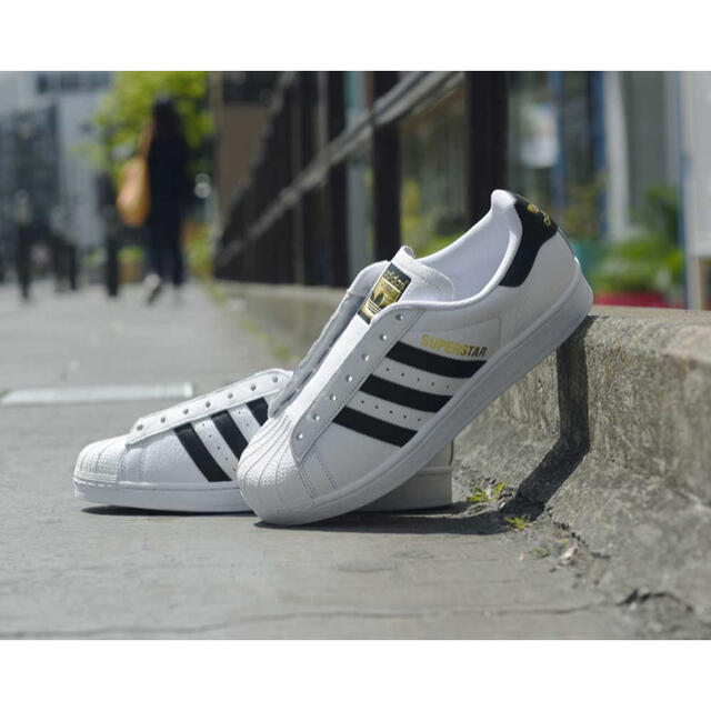 adidas(アディダス)のアディダス スーパースター 限定版 ホワイト ブラック メンズの靴/シューズ(スニーカー)の商品写真