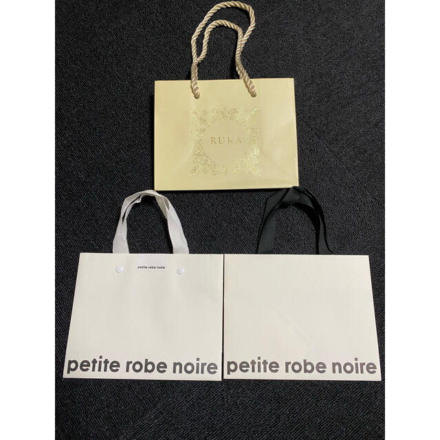 petite robe noire(プティローブノアー)のpetite robe noire  RUKA 紙袋　ショップ袋 レディースのバッグ(ショップ袋)の商品写真