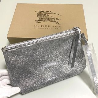 バーバリー(BURBERRY)のバーバリー　ポーチ　シルバー　Burberry(ポーチ)