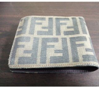 フェンディ(FENDI)のFENDI　二つ折り　財布(財布)