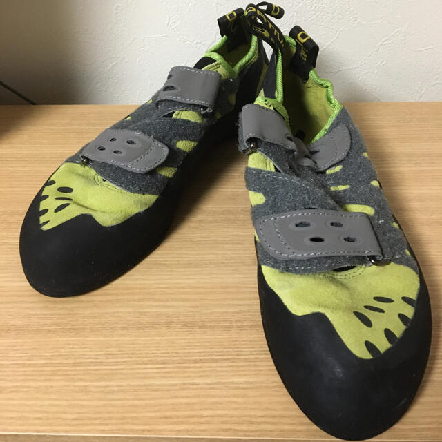 LA SPORTIVA(スポルティバ)のスポルティバ  タランチュラ　クライミングシューズ スポーツ/アウトドアのアウトドア(登山用品)の商品写真