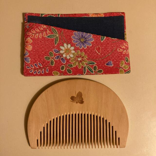 京都で購入　つげ櫛と和風ケース コスメ/美容のヘアケア/スタイリング(ヘアブラシ/クシ)の商品写真