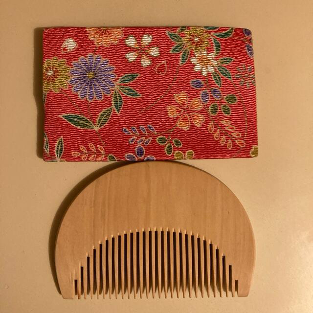 京都で購入　つげ櫛と和風ケース コスメ/美容のヘアケア/スタイリング(ヘアブラシ/クシ)の商品写真