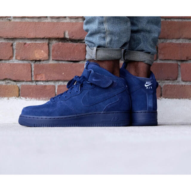 NIKE(ナイキ)のNIKE AIR FORCE 1 MID 07 SUEDE NAV 26.0cm メンズの靴/シューズ(スニーカー)の商品写真