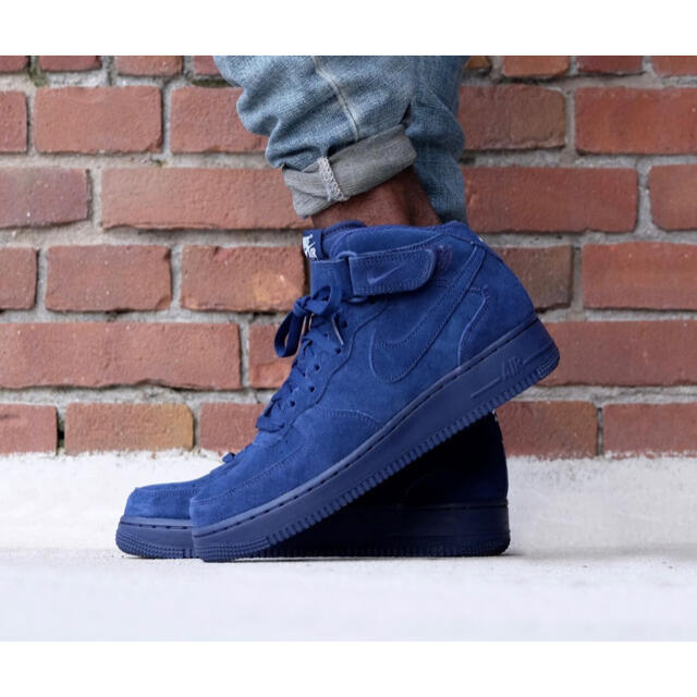 NIKE(ナイキ)のNIKE AIR FORCE 1 MID 07 SUEDE NAV 26.0cm メンズの靴/シューズ(スニーカー)の商品写真