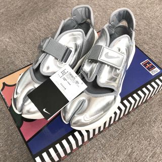 ナイキ(NIKE)の《新品》NIKE アクアリフト　シルバー　スニーカー　ナイキ 　サンダル(スニーカー)