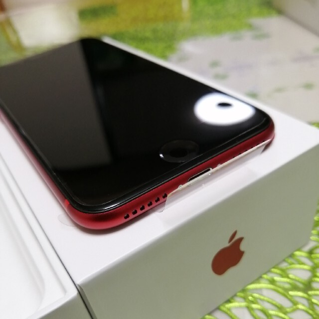Apple(アップル)のiPhone SE2 第2世代 128 GB SIMフリー (レッド) スマホ/家電/カメラのスマートフォン/携帯電話(スマートフォン本体)の商品写真