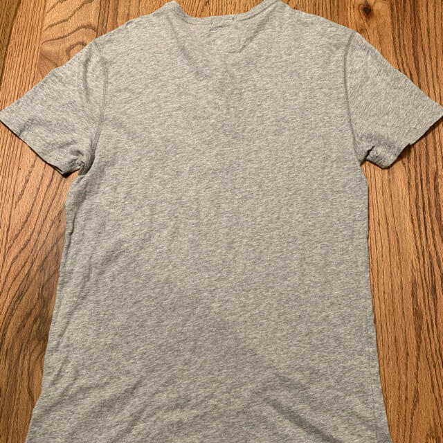 Abercrombie&Fitch(アバクロンビーアンドフィッチ)のアバクロ　Tシャツ　グレー日本表記　Mサイズくらい メンズのトップス(Tシャツ/カットソー(半袖/袖なし))の商品写真