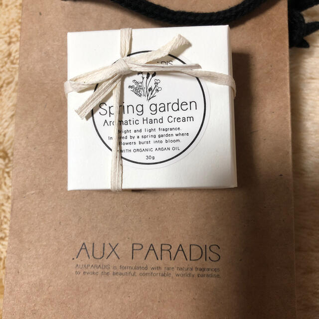 AUX PARADIS(オゥパラディ)のAUX PARADIS アロマティックハンドクリーム コスメ/美容のボディケア(ハンドクリーム)の商品写真