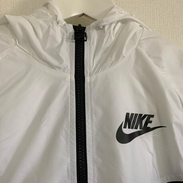 NIKE(ナイキ)のNIKE ナイキ ウィメンズ ウインドブレーカー ウィンドランナー レディース レディースのジャケット/アウター(ナイロンジャケット)の商品写真