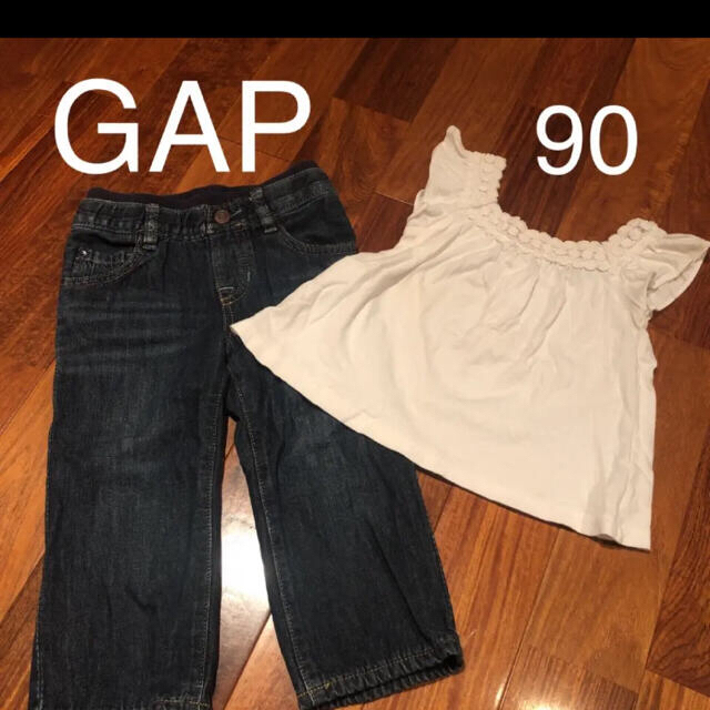 babyGAP(ベビーギャップ)のベビーギャップ　GAP 90 白レースハーフスリーブ　ジーンズ　90サイズ　2点 キッズ/ベビー/マタニティのキッズ服女の子用(90cm~)(Tシャツ/カットソー)の商品写真