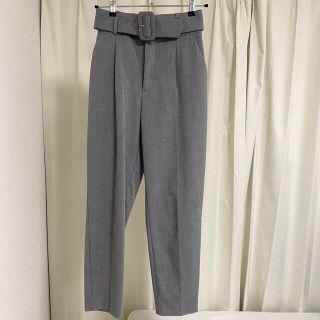 ザラ(ZARA)のZARA ベルト付きテーパードパンツ(カジュアルパンツ)