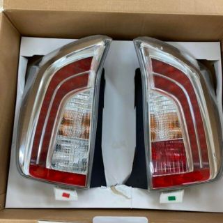 トヨタ - プリウス30 純正後期テールランプ 寒冷地仕様 リアフォグ